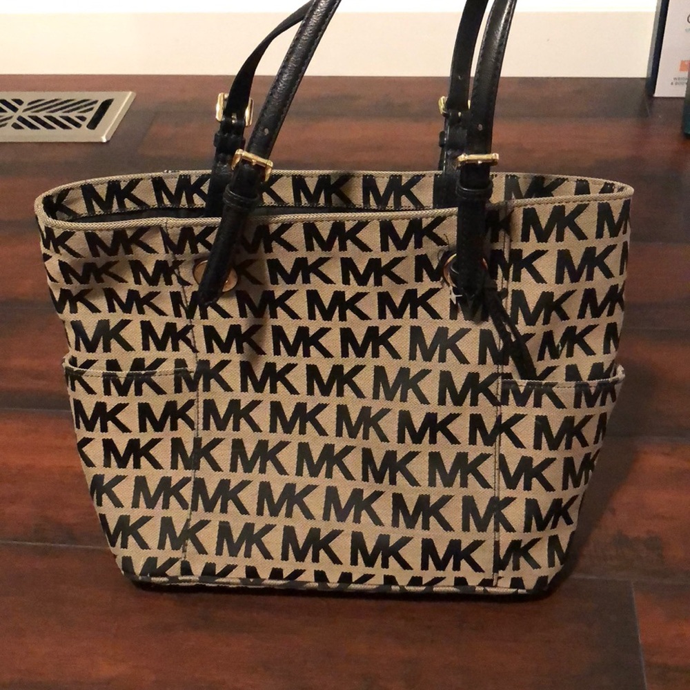 Micheal Kors Purse